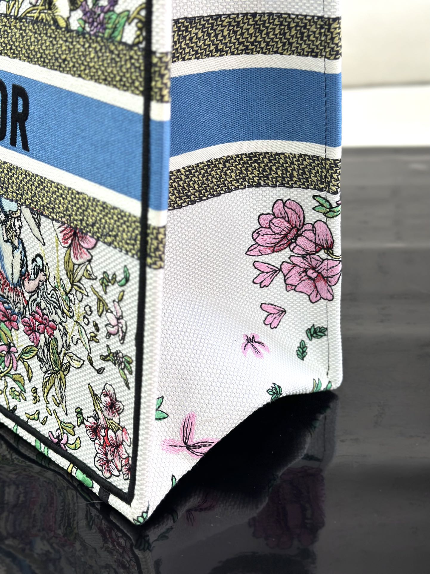 最高級ディオールスーパーコピー ディオールバッグコピー Dior Book Tote バッグ ラージ M1286ZTDT_M20I マルチカラー - 画像 (5)