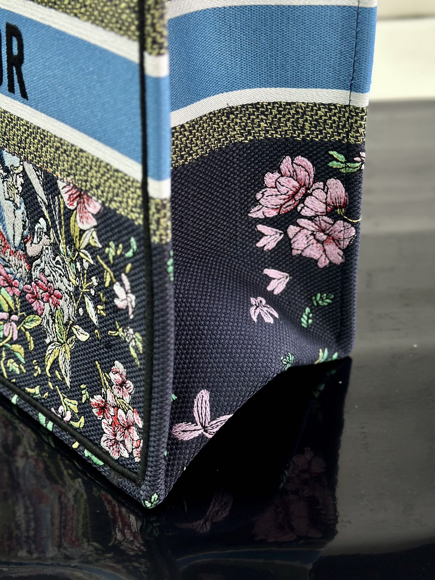 最高級ディオールスーパーコピー ディオールバッグコピー Dior Book Tote バッグ ラージ M1286ZTDT_M34I ネイビー - 画像 (5)