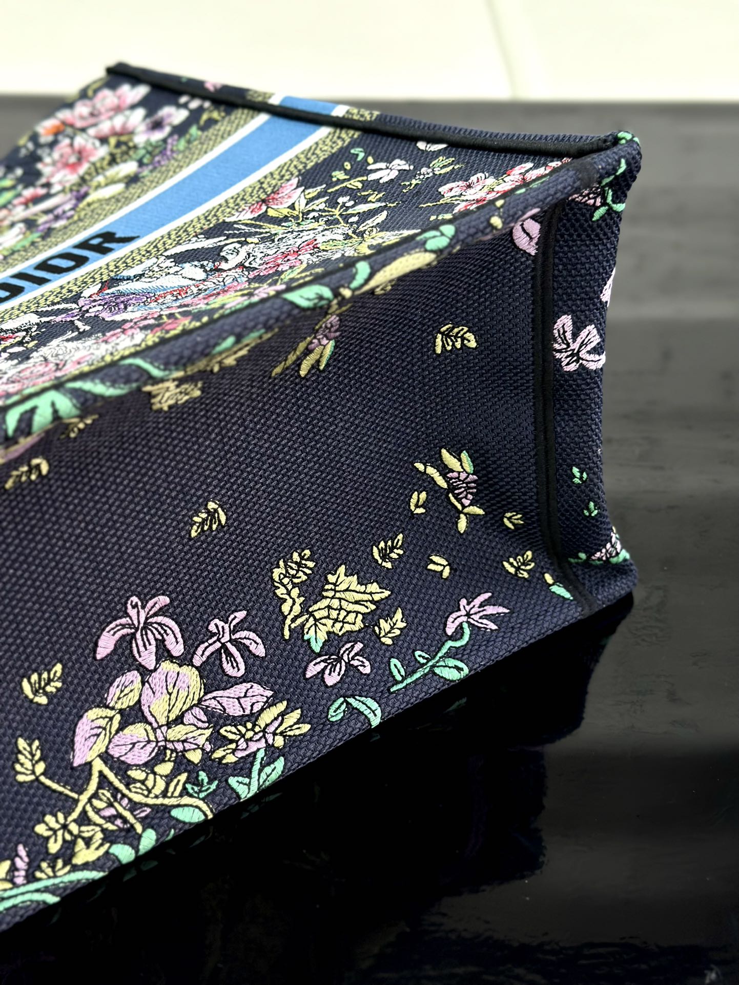 最高級ディオールスーパーコピー ディオールバッグコピー Dior Book Tote バッグ ラージ M1286ZTDT_M34I ネイビー - 画像 (4)