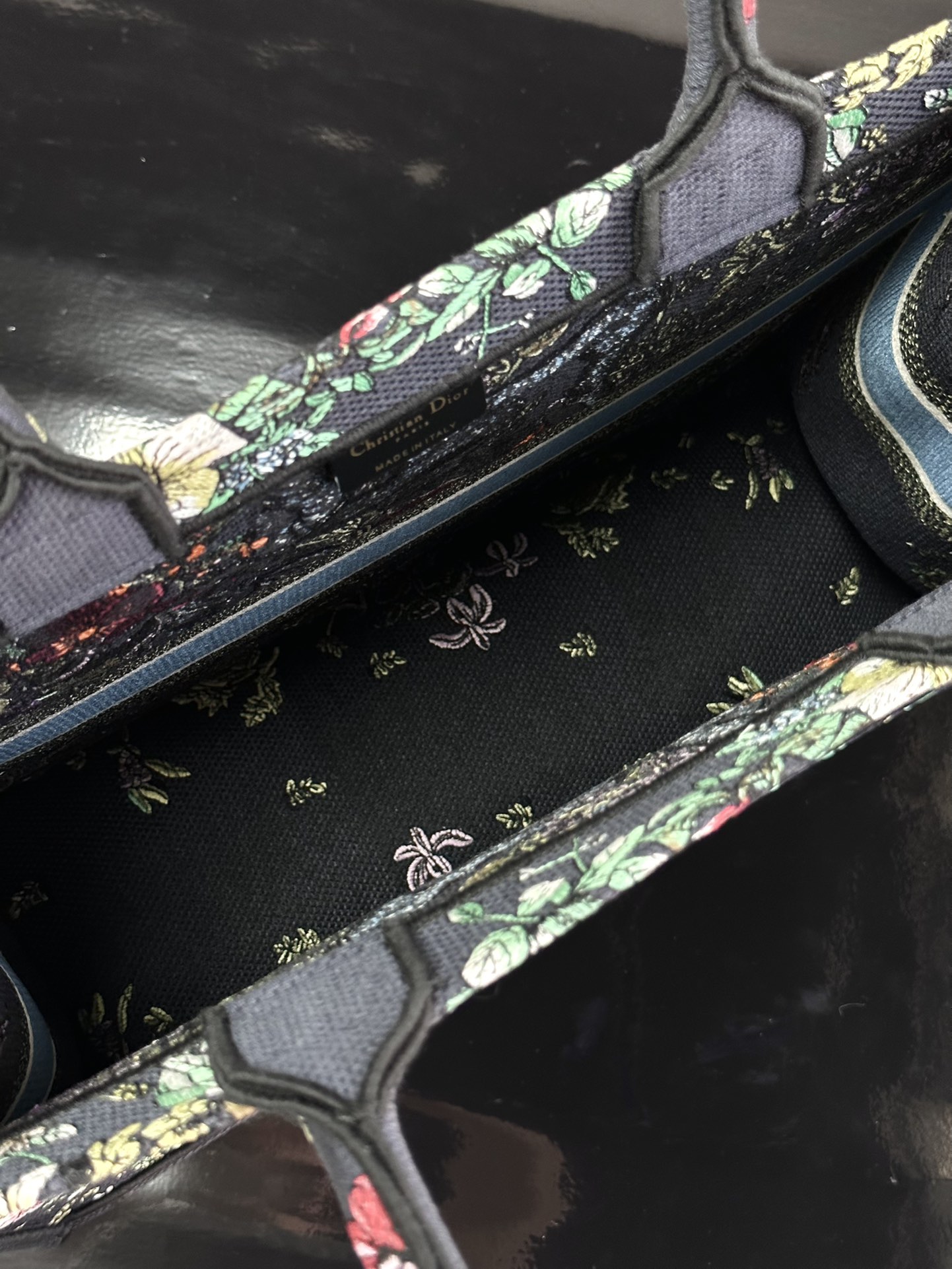 最高級ディオールスーパーコピー ディオールバッグコピー Dior Book Tote バッグ ラージ M1286ZTDT_M34I ネイビー - 画像 (3)