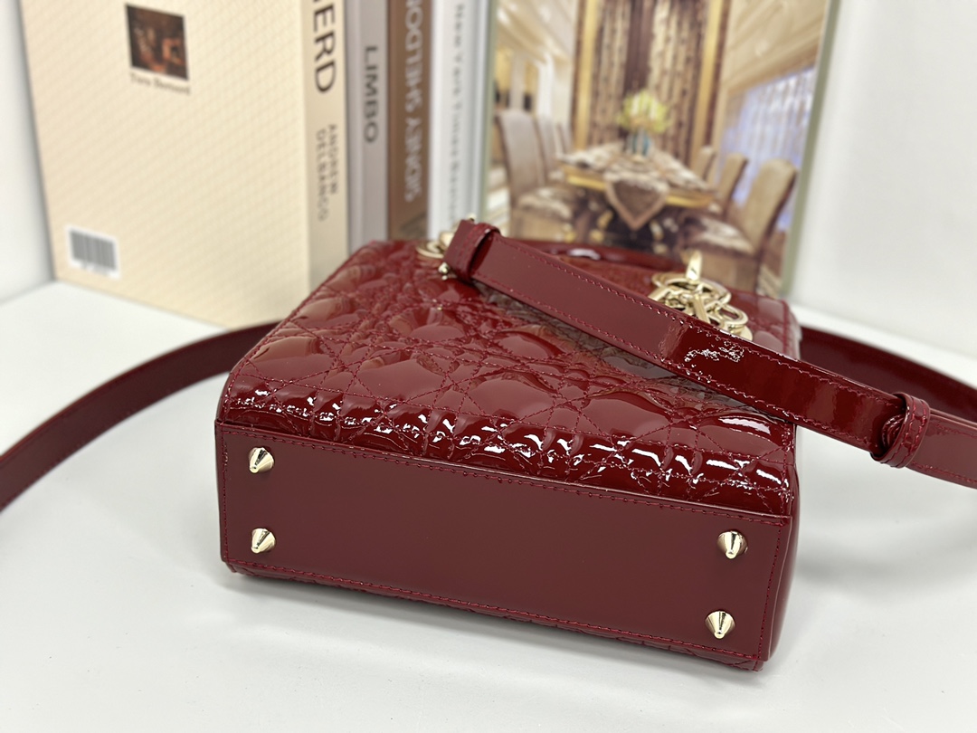 最高級ディオールスーパーコピー ディオールバッグコピー Dioramour Lady Dior バッグ スモール M0531ONJH_M323 ワイン ゴールド金具 - 画像 (4)
