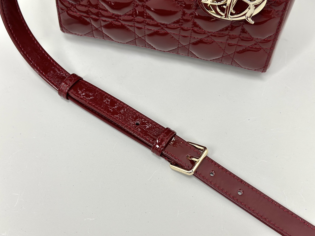 最高級ディオールスーパーコピー ディオールバッグコピー Dioramour Lady Dior バッグ スモール M0531ONJH_M323 ワイン ゴールド金具 - 画像 (3)
