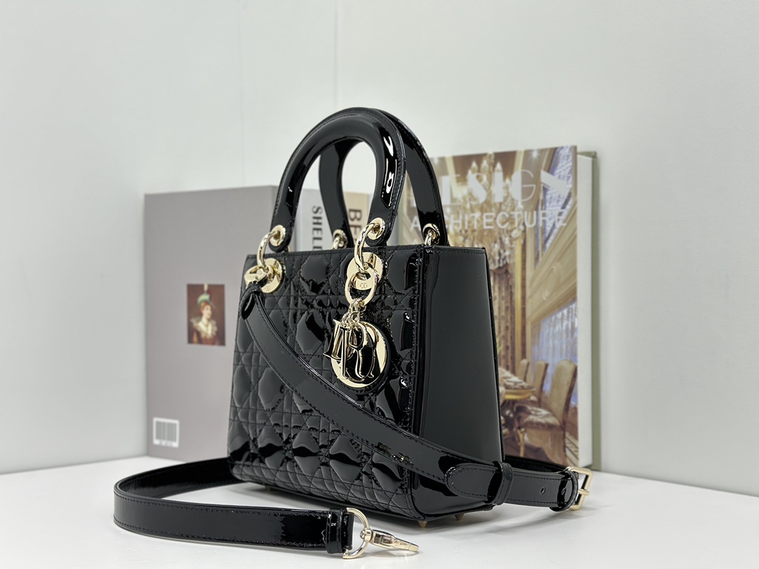 最高級ディオールスーパーコピー ディオールバッグコピー Dioramour Lady Dior バッグ スモール M0531ONJH_M900 黒 ブラック ゴールド金具 - 画像 (9)