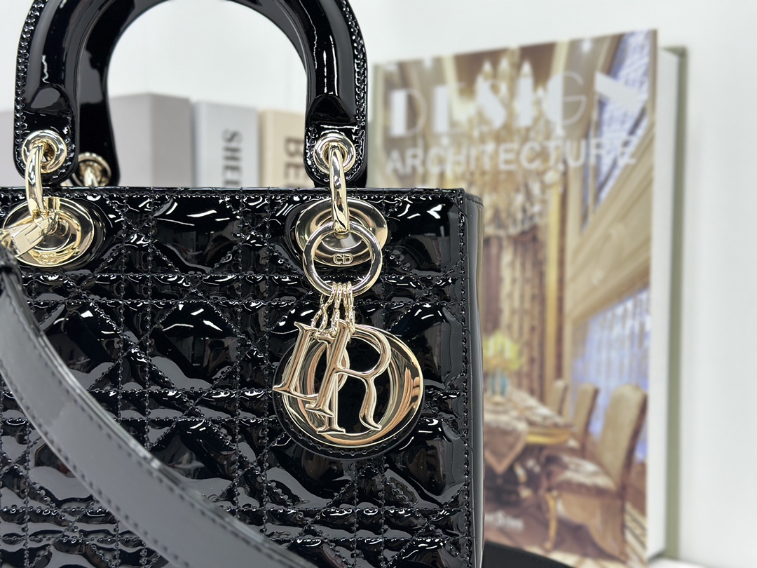最高級ディオールスーパーコピー ディオールバッグコピー Dioramour Lady Dior バッグ スモール M0531ONJH_M900 黒 ブラック ゴールド金具 - 画像 (7)