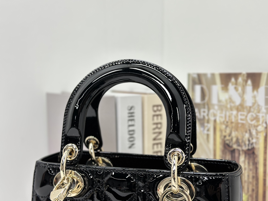 最高級ディオールスーパーコピー ディオールバッグコピー Dioramour Lady Dior バッグ スモール M0531ONJH_M900 黒 ブラック ゴールド金具 - 画像 (6)