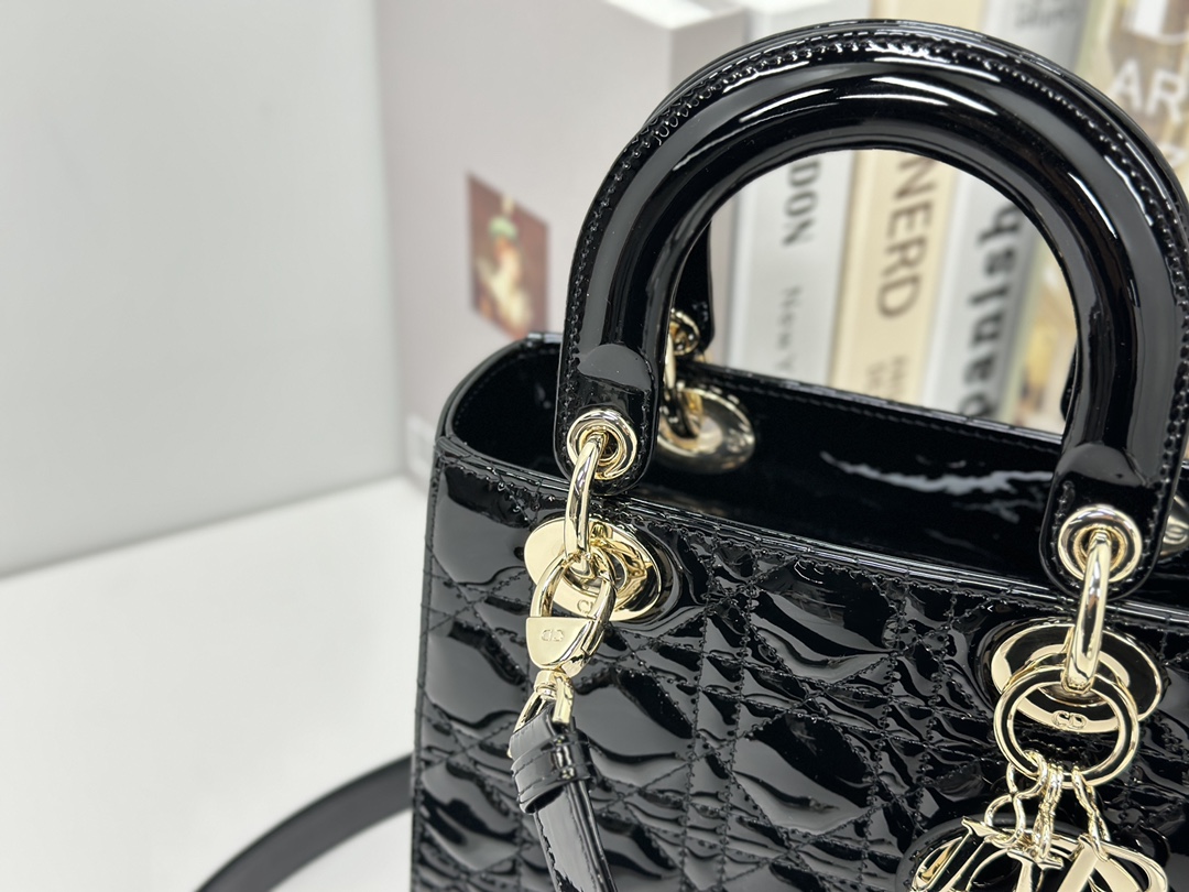 最高級ディオールスーパーコピー ディオールバッグコピー Dioramour Lady Dior バッグ スモール M0531ONJH_M900 黒 ブラック ゴールド金具 - 画像 (5)