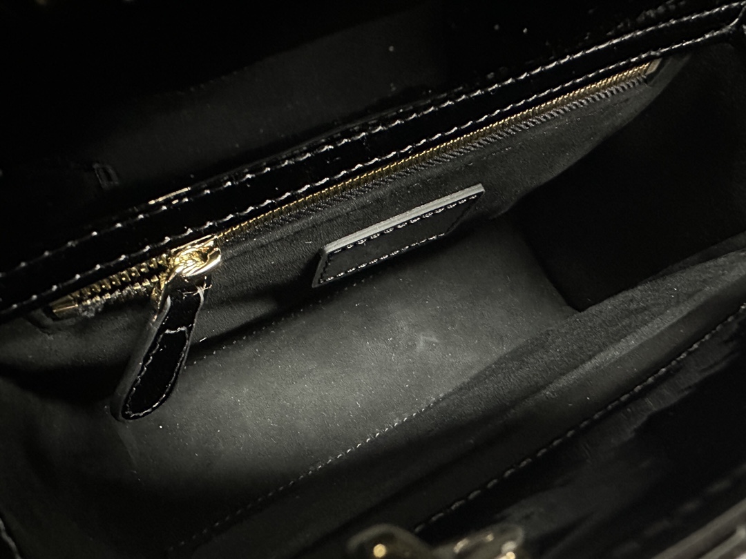 最高級ディオールスーパーコピー ディオールバッグコピー Dioramour Lady Dior バッグ スモール M0531ONJH_M900 黒 ブラック ゴールド金具 - 画像 (3)