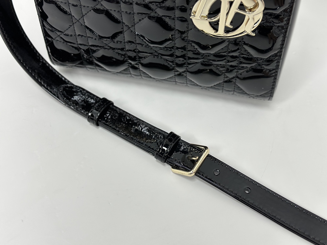 最高級ディオールスーパーコピー ディオールバッグコピー Dioramour Lady Dior バッグ スモール M0531ONJH_M900 黒 ブラック ゴールド金具 - 画像 (2)