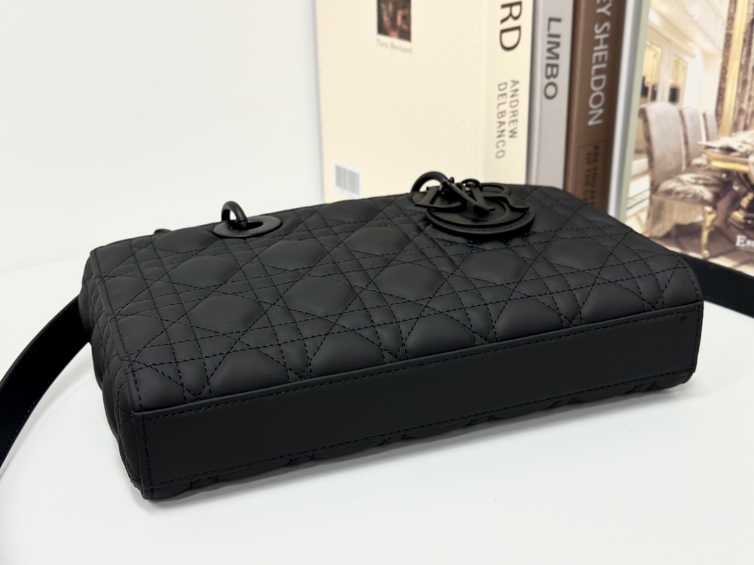 最高級ディオールスーパーコピー ディオールバッグコピー Lady D-Joy バッグ ミディアム M0540SLOI_M900 黒 ブラック ブラック金具 - 画像 (4)