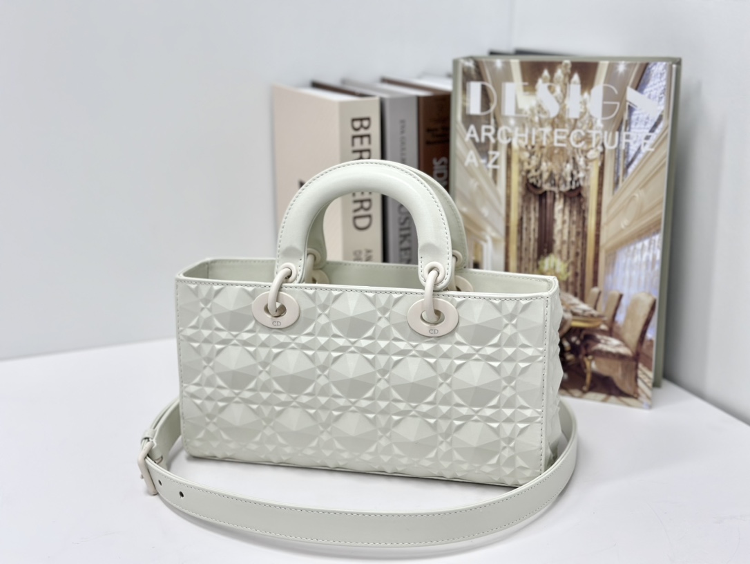 最高級ディオールスーパーコピー ディオールバッグコピー Lady D-Joy バッグ ミディアム M0540ONGE_M030 ホワイト ホワイト金具 - 画像 (8)