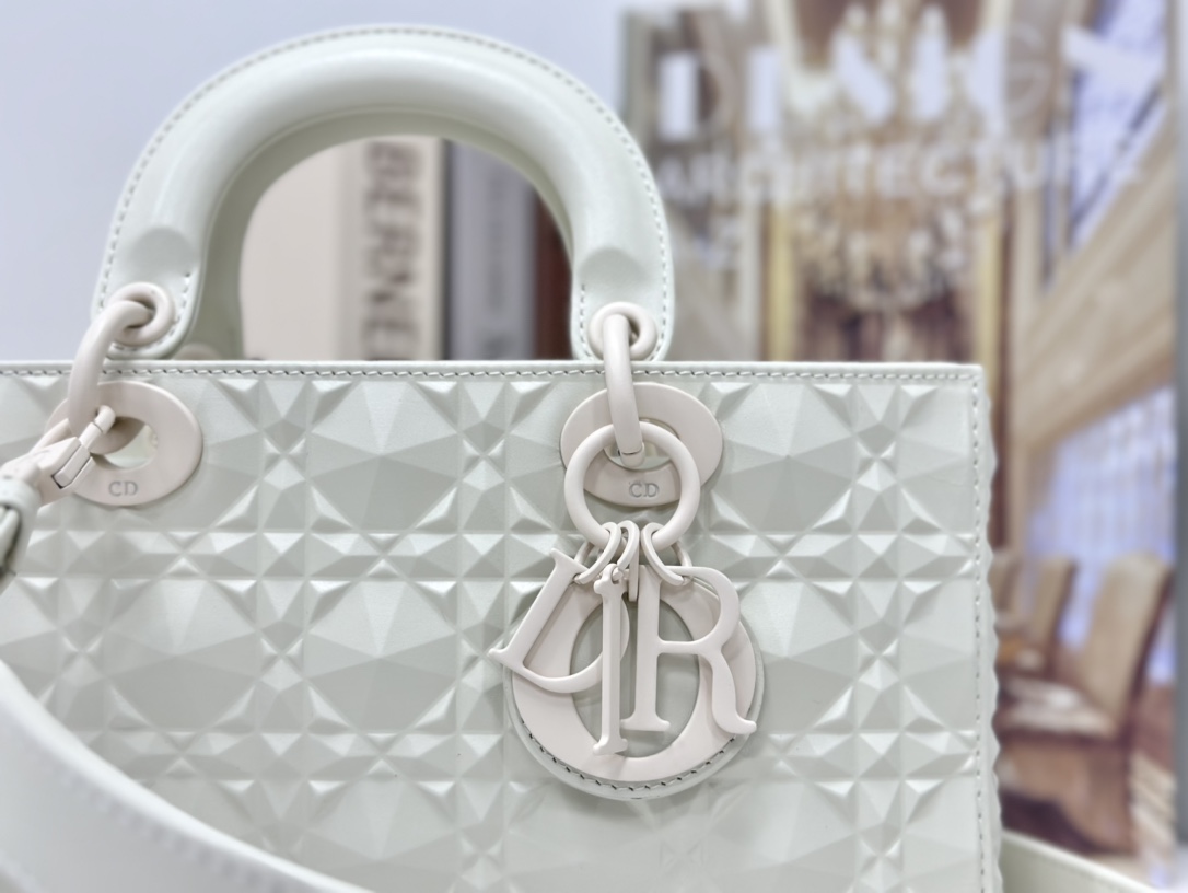 最高級ディオールスーパーコピー ディオールバッグコピー Lady D-Joy バッグ ミディアム M0540ONGE_M030 ホワイト ホワイト金具 - 画像 (7)