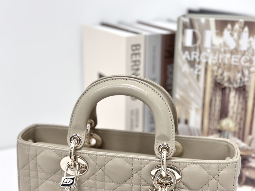 最高級ディオールスーパーコピー ディオールバッグコピー Lady D-Joy バッグ ミディアム M0540ONGE_M116 グレー ゴールド金具 - 画像 (7)