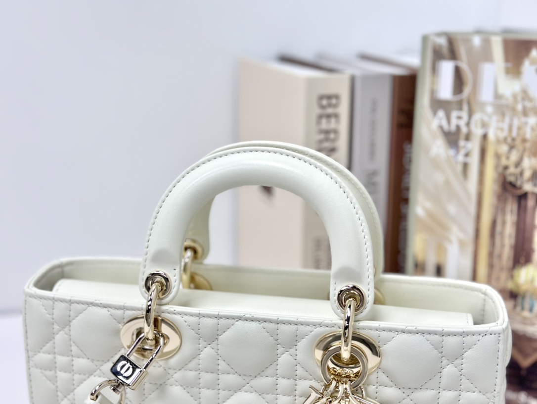 最高級ディオールスーパーコピー ディオールバッグコピー Lady D-Joy バッグ ミディアム M0540ONGE_M030 ホワイト ゴールド金具 - 画像 (7)