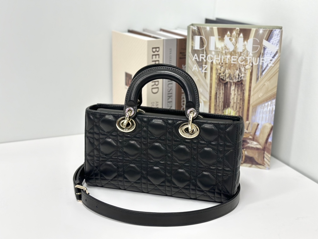 最高級ディオールスーパーコピー ディオールバッグコピー Lady D-Joy バッグ ミディアム M0540ONGE_M900 黒 ブラック ゴールド金具 - 画像 (8)