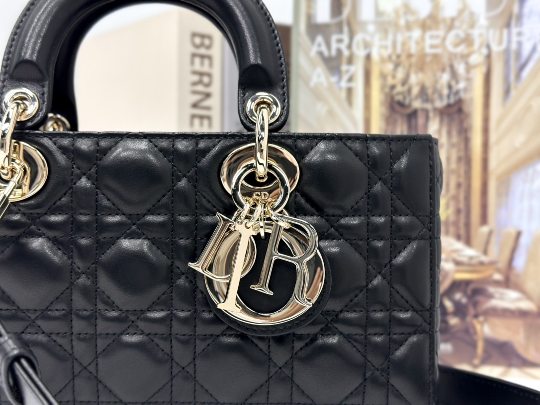 最高級ディオールスーパーコピー ディオールバッグコピー Lady D-Joy バッグ ミディアム M0540ONGE_M900 黒 ブラック ゴールド金具 - 画像 (5)