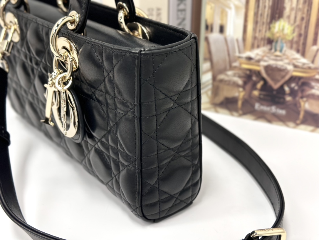 最高級ディオールスーパーコピー ディオールバッグコピー Lady D-Joy バッグ ミディアム M0540ONGE_M900 黒 ブラック ゴールド金具 - 画像 (4)