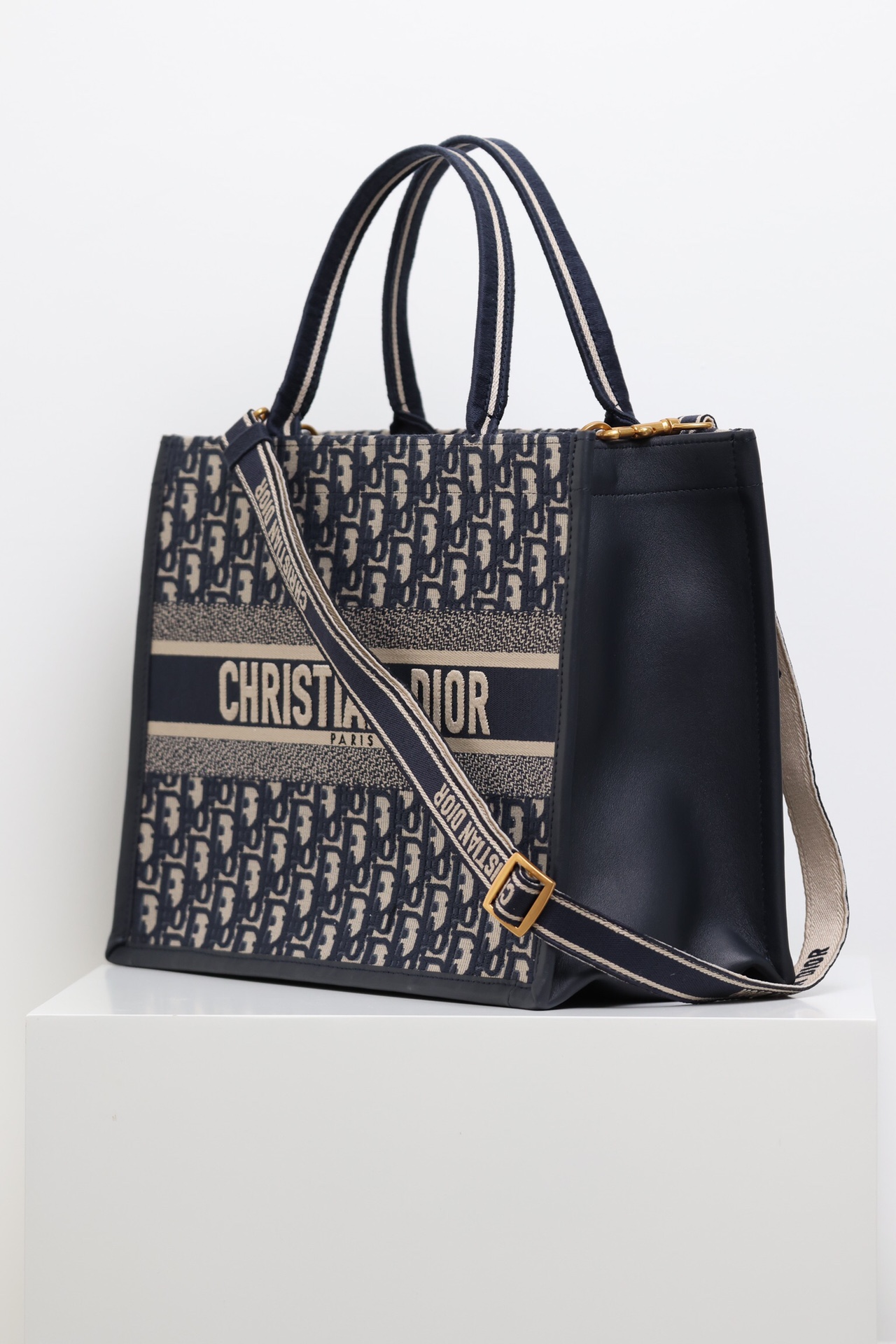 最高級ディオールスーパーコピー ディオールバッグコピー Dior Book Tote バッグ ミディアム M1324CZBB_M928 ブルー ゴールド金具 - 画像 (9)