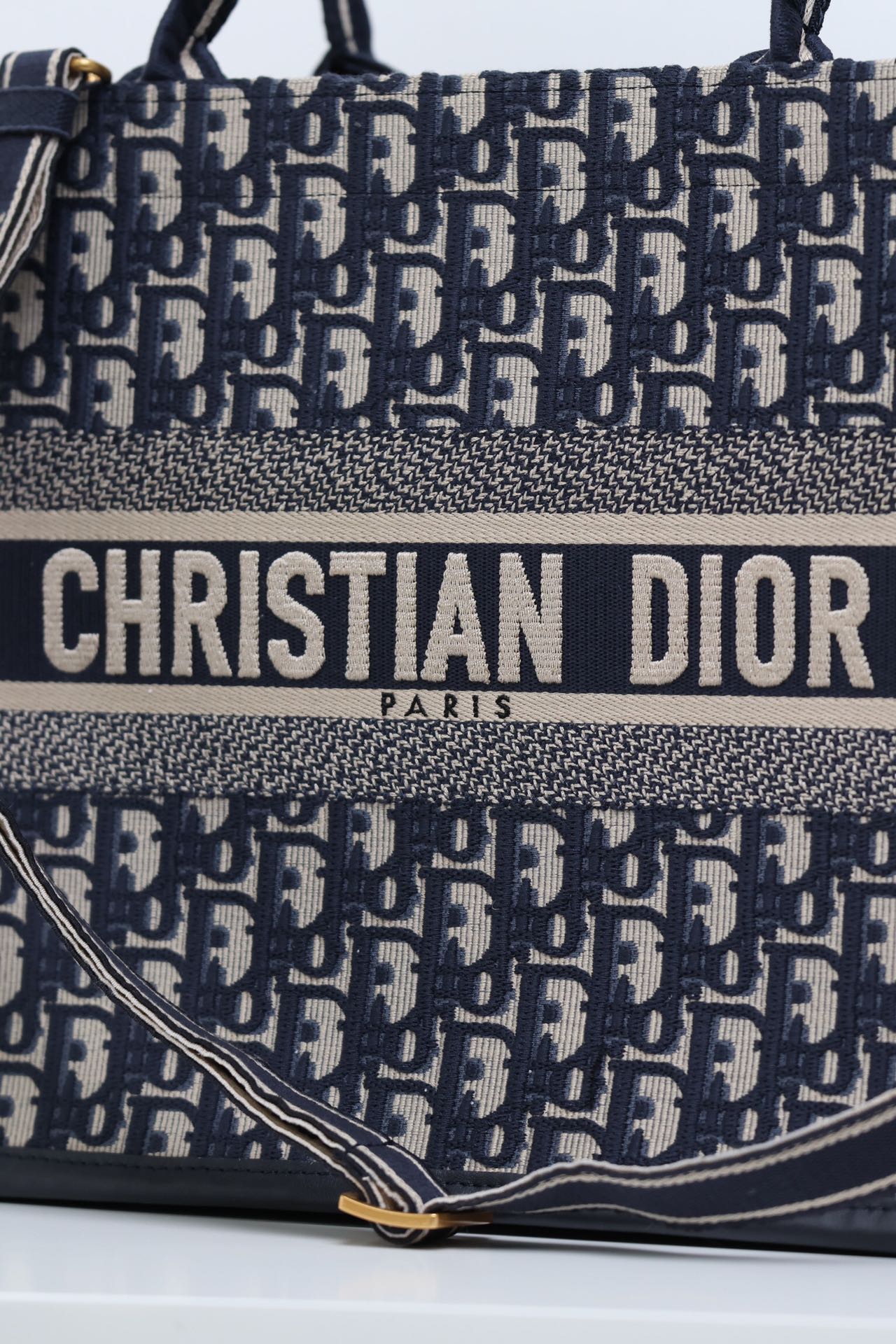 最高級ディオールスーパーコピー ディオールバッグコピー Dior Book Tote バッグ ミディアム M1324CZBB_M928 ブルー ゴールド金具 - 画像 (7)