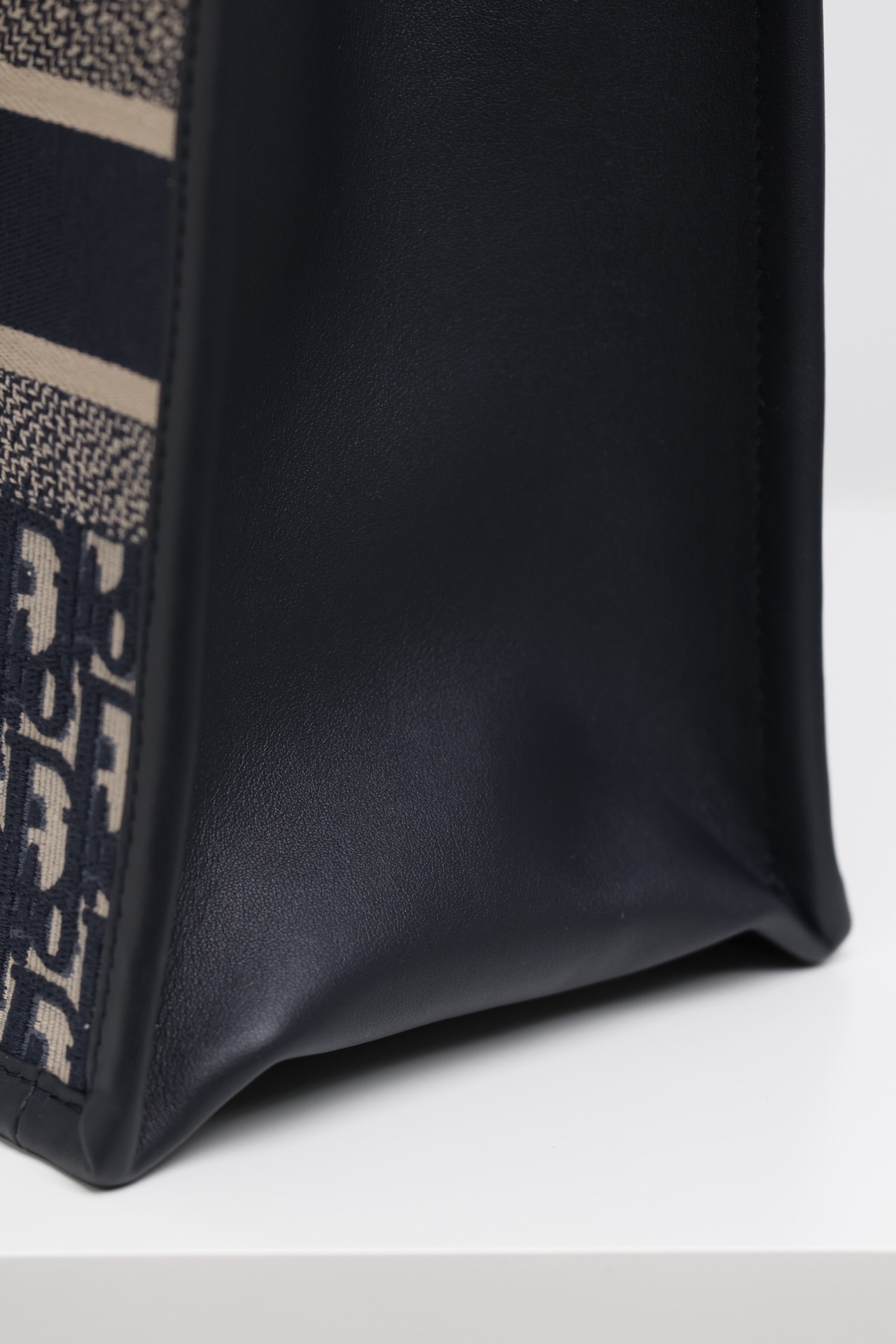 最高級ディオールスーパーコピー ディオールバッグコピー Dior Book Tote バッグ ミディアム M1324CZBB_M928 ブルー ゴールド金具 - 画像 (5)