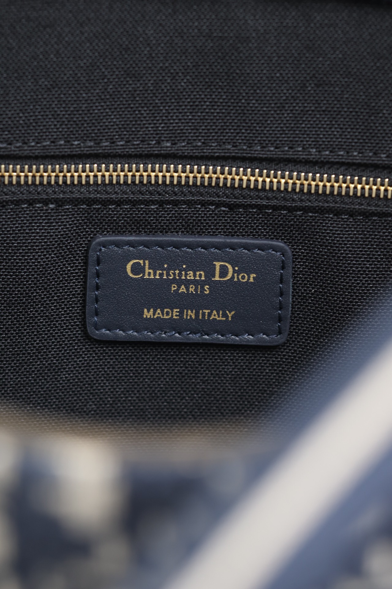 最高級ディオールスーパーコピー ディオールバッグコピー Dior Book Tote バッグ ミディアム M1324CZBB_M928 ブルー ゴールド金具 - 画像 (2)