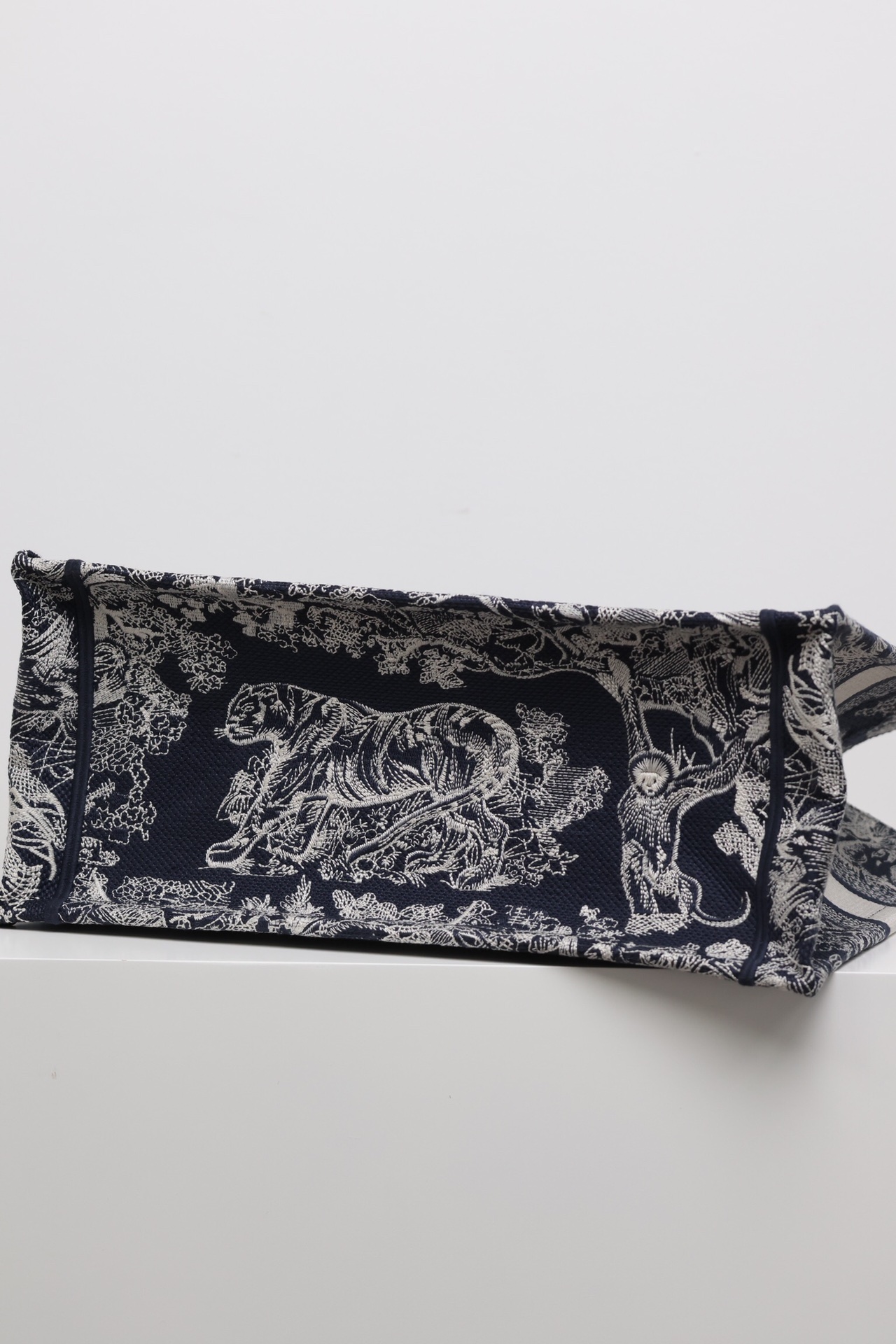最高級ディオールスーパーコピー ディオールバッグコピー Dior Book Tote バッグ ミディアム M1296ZRGO_M35I ブルー×ホワイト - 画像 (4)