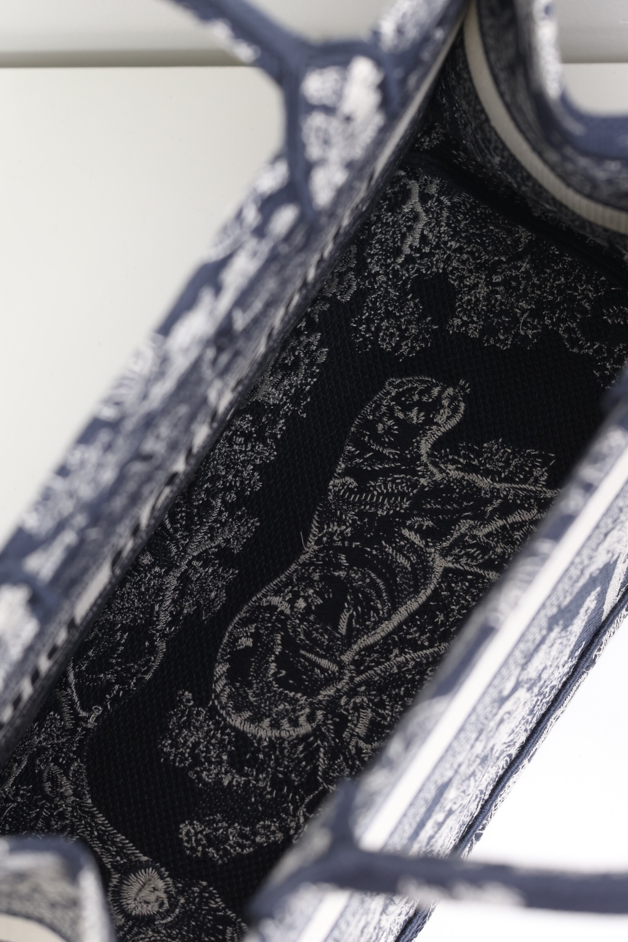 最高級ディオールスーパーコピー ディオールバッグコピー Dior Book Tote バッグ ミディアム M1296ZRGO_M35I ブルー×ホワイト - 画像 (2)