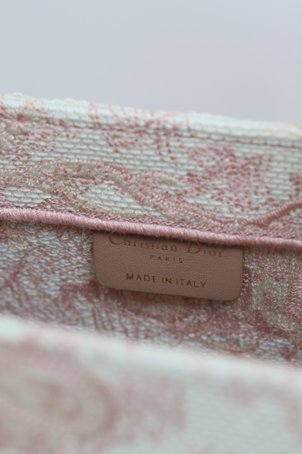 最高級ディオールスーパーコピー ディオールバッグコピー Dior Book Tote バッグ ミディアム M1296ZTDT_M31I ピンクベージュ系 - 画像 (3)
