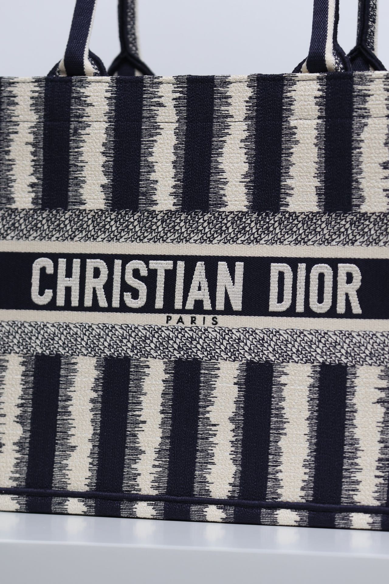 最高級ディオールスーパーコピー ディオールバッグコピー Dior Book Tote バッグ ミディアム M1296ZTDT_M06E ブラック×ホワイト - 画像 (7)