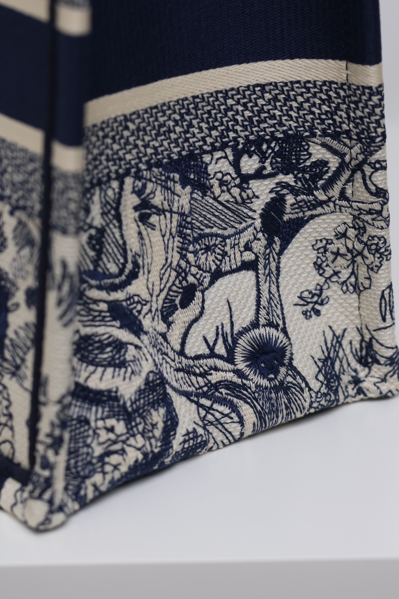 最高級ディオールスーパーコピー ディオールバッグコピー Dior Book Tote バッグ ミディアム M1296ZTDT_M34I ブルー×ホワイト - 画像 (5)