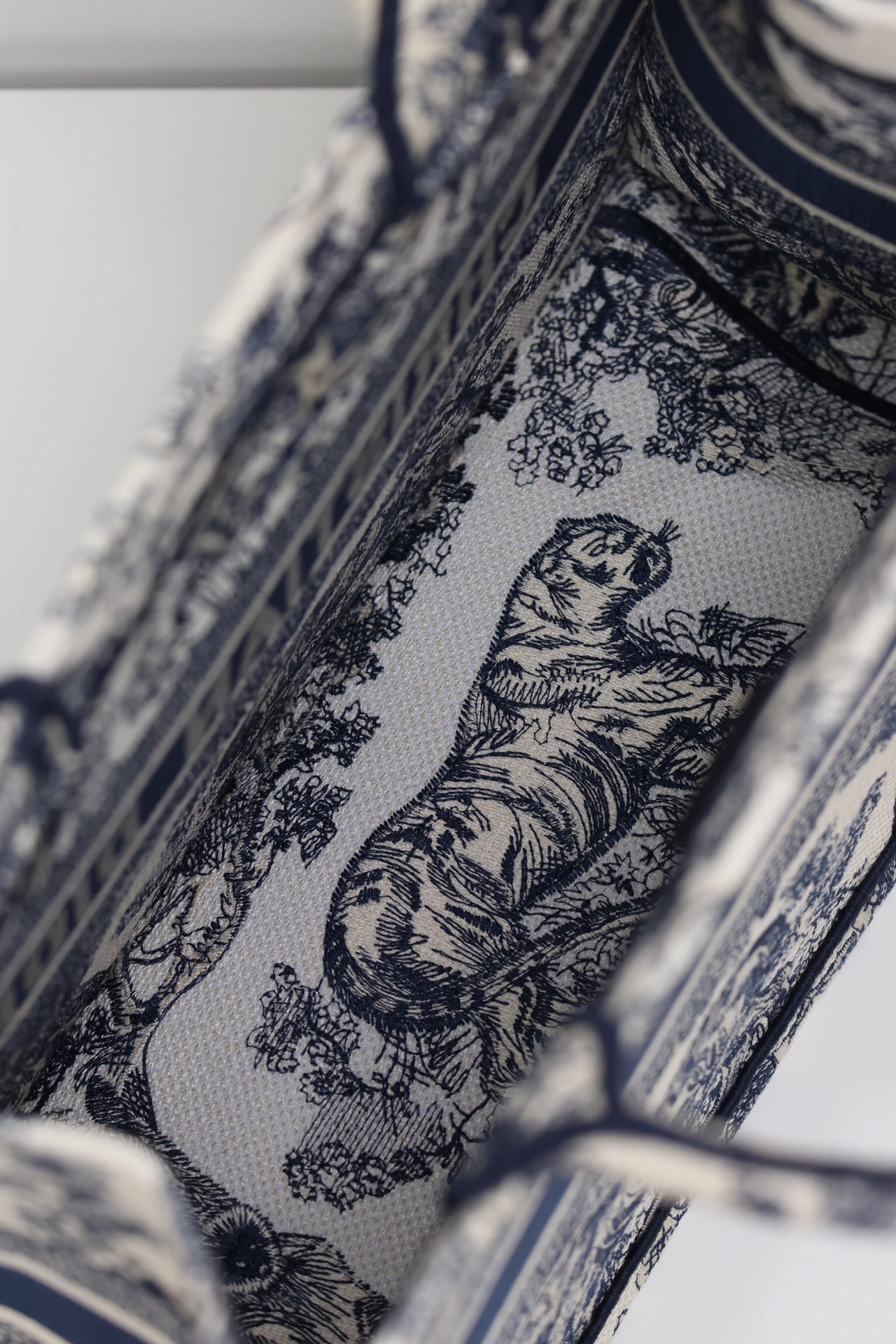 最高級ディオールスーパーコピー ディオールバッグコピー Dior Book Tote バッグ ミディアム M1296ZTDT_M34I ブルー×ホワイト - 画像 (2)