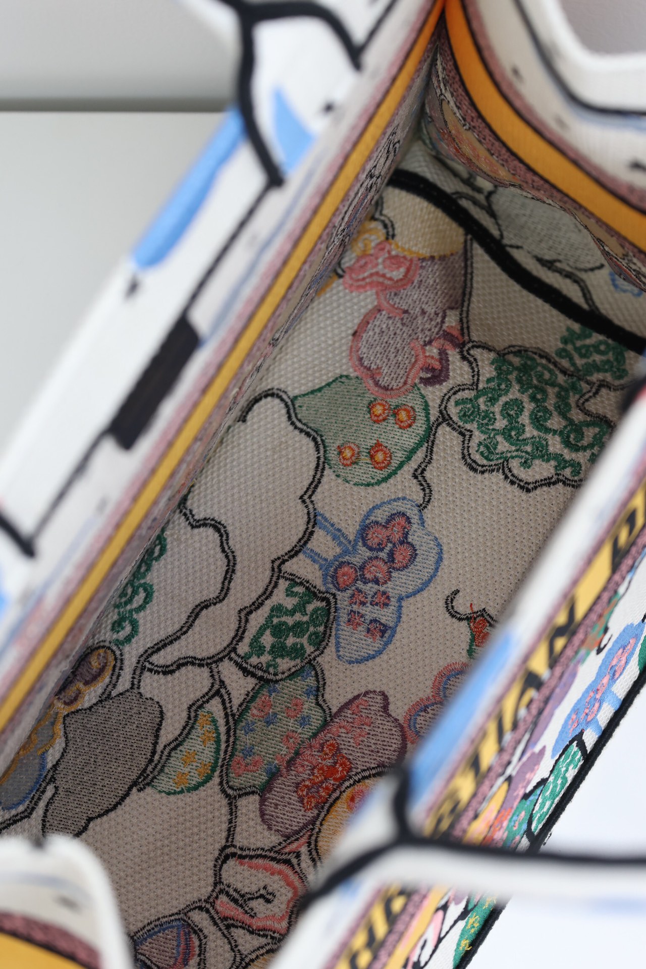 最高級ディオールスーパーコピー ディオールバッグコピー Dior Book Tote バッグ ミディアム M1296ZEBQ_M20E マルチカラー - 画像 (3)