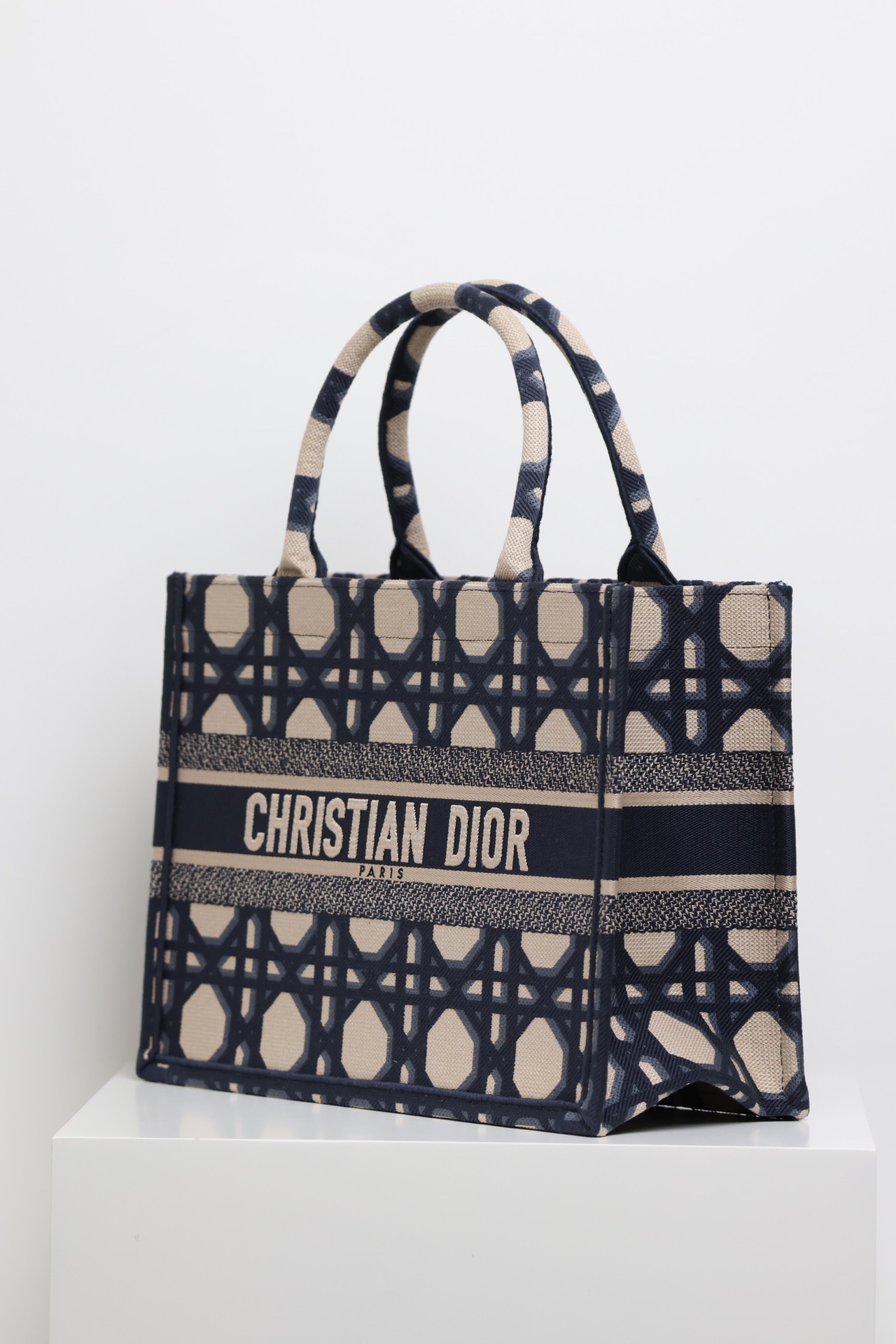 最高級ディオールスーパーコピー ディオールバッグコピー Dior Book Tote バッグ ミディアム M1296ZEZE_M19Q ブルー×ホワイト - 画像 (9)