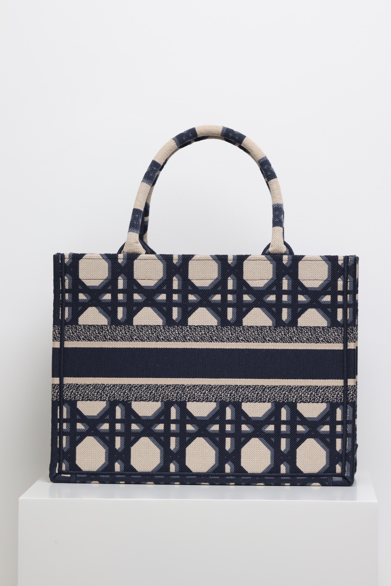 最高級ディオールスーパーコピー ディオールバッグコピー Dior Book Tote バッグ ミディアム M1296ZEZE_M19Q ブルー×ホワイト - 画像 (8)