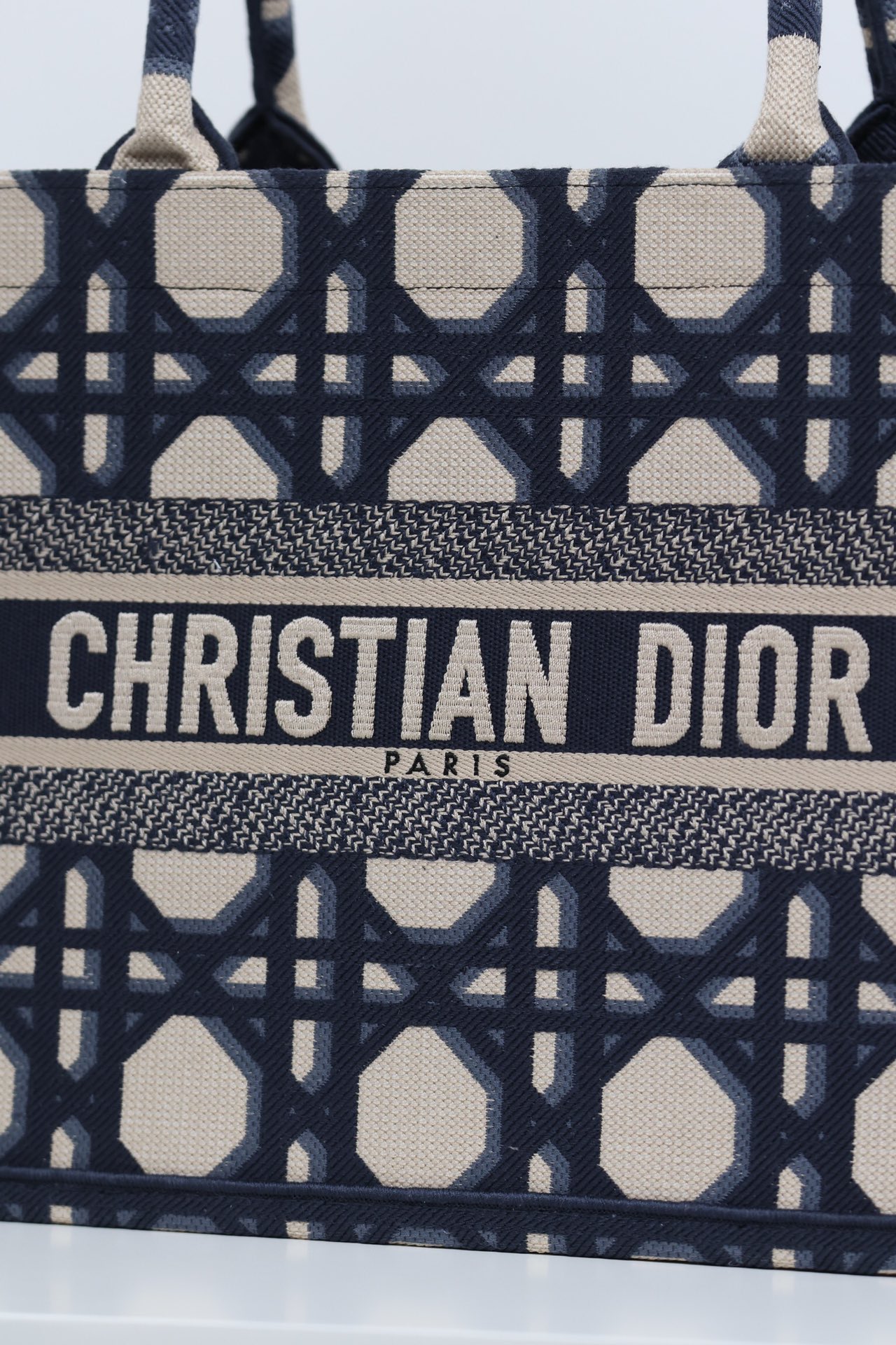 最高級ディオールスーパーコピー ディオールバッグコピー Dior Book Tote バッグ ミディアム M1296ZEZE_M19Q ブルー×ホワイト - 画像 (7)