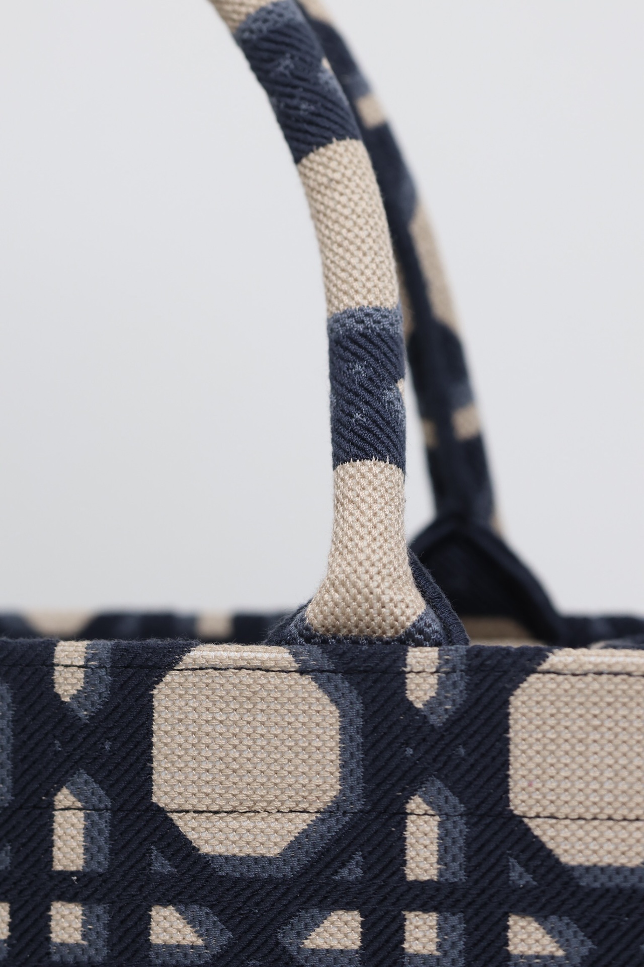 最高級ディオールスーパーコピー ディオールバッグコピー Dior Book Tote バッグ ミディアム M1296ZEZE_M19Q ブルー×ホワイト - 画像 (6)