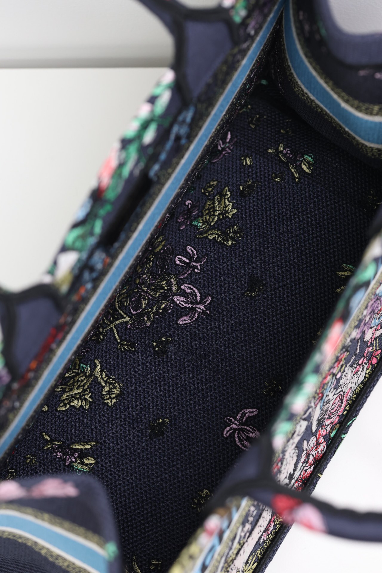 最高級ディオールスーパーコピー ディオールバッグコピー Dior Book Tote バッグ ミディアム M1296ZTDT_M200 マルチカラー - 画像 (2)