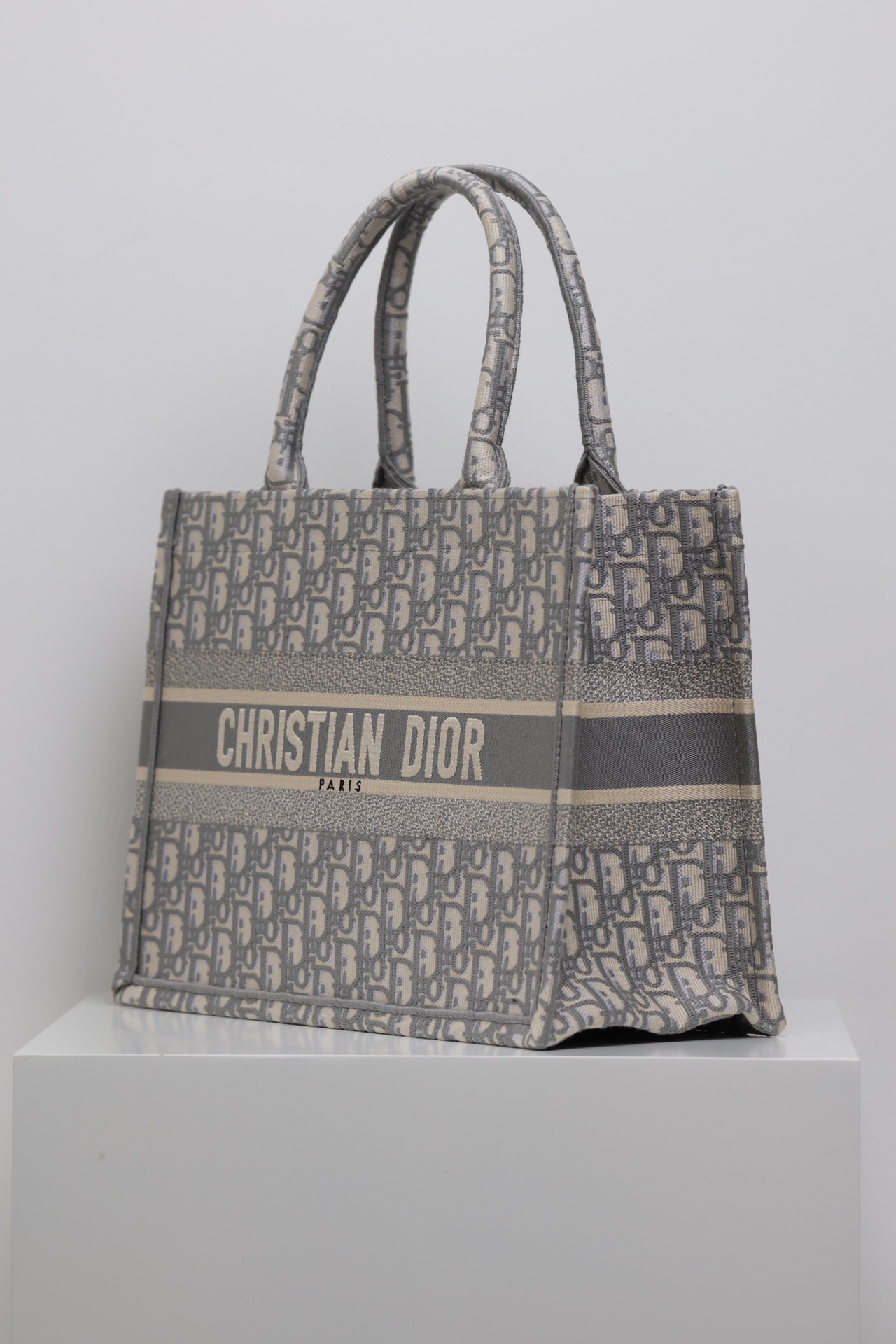 最高級ディオールスーパーコピー ディオールバッグコピー Dior Book Tote バッグ ミディアム M1296ZRIW_M20I グレー - 画像 (9)