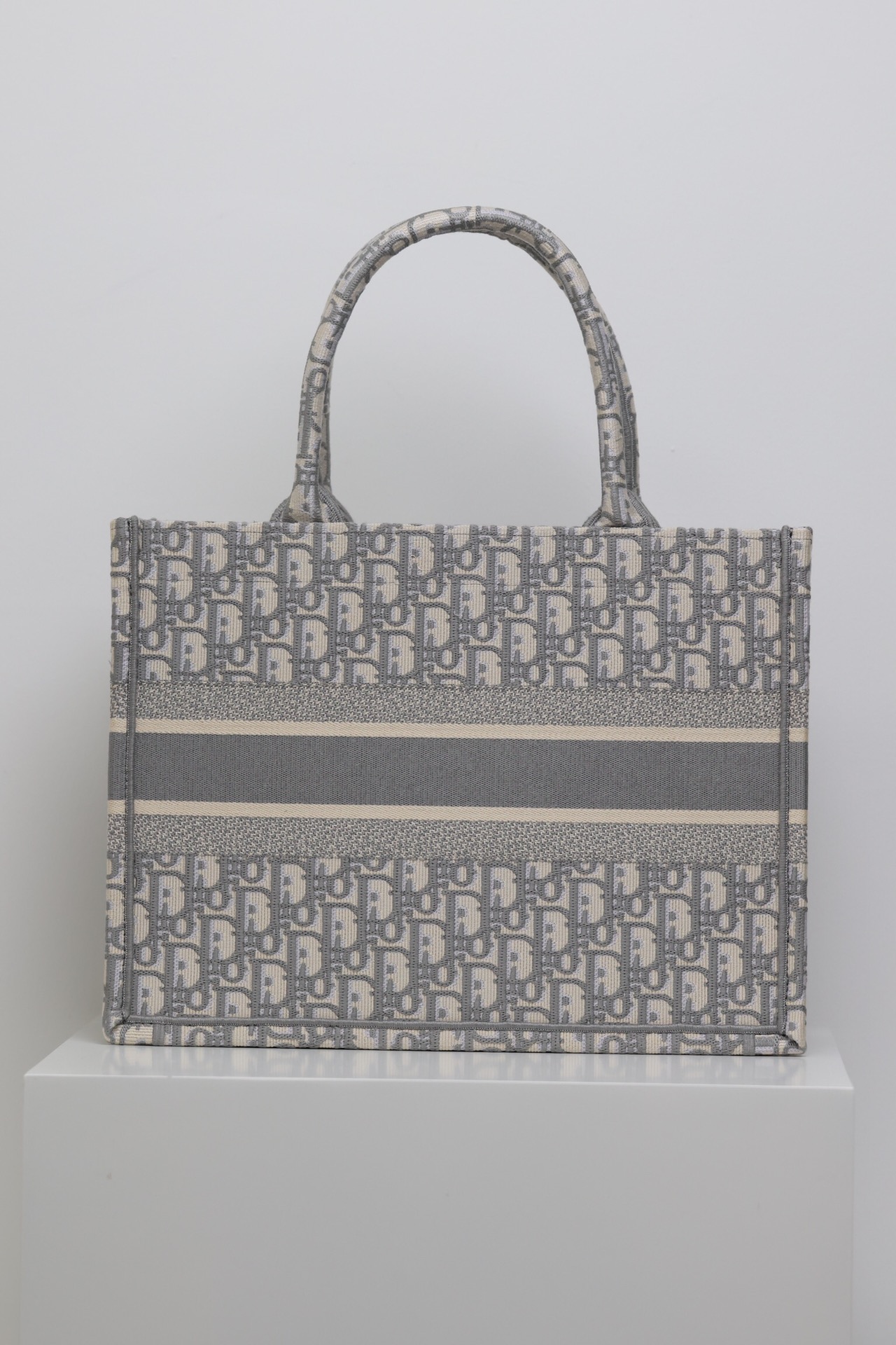 最高級ディオールスーパーコピー ディオールバッグコピー Dior Book Tote バッグ ミディアム M1296ZRIW_M20I グレー - 画像 (8)