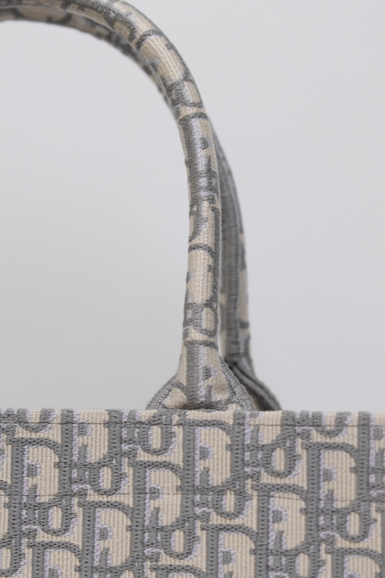 最高級ディオールスーパーコピー ディオールバッグコピー Dior Book Tote バッグ ミディアム M1296ZRIW_M20I グレー - 画像 (6)