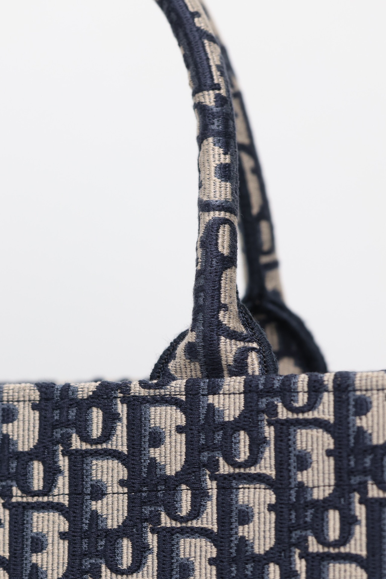 最高級ディオールスーパーコピー ディオールバッグコピー Dior Book Tote バッグ ミディアム M1296ZRIW_M828 ブルー×ホワイト - 画像 (6)