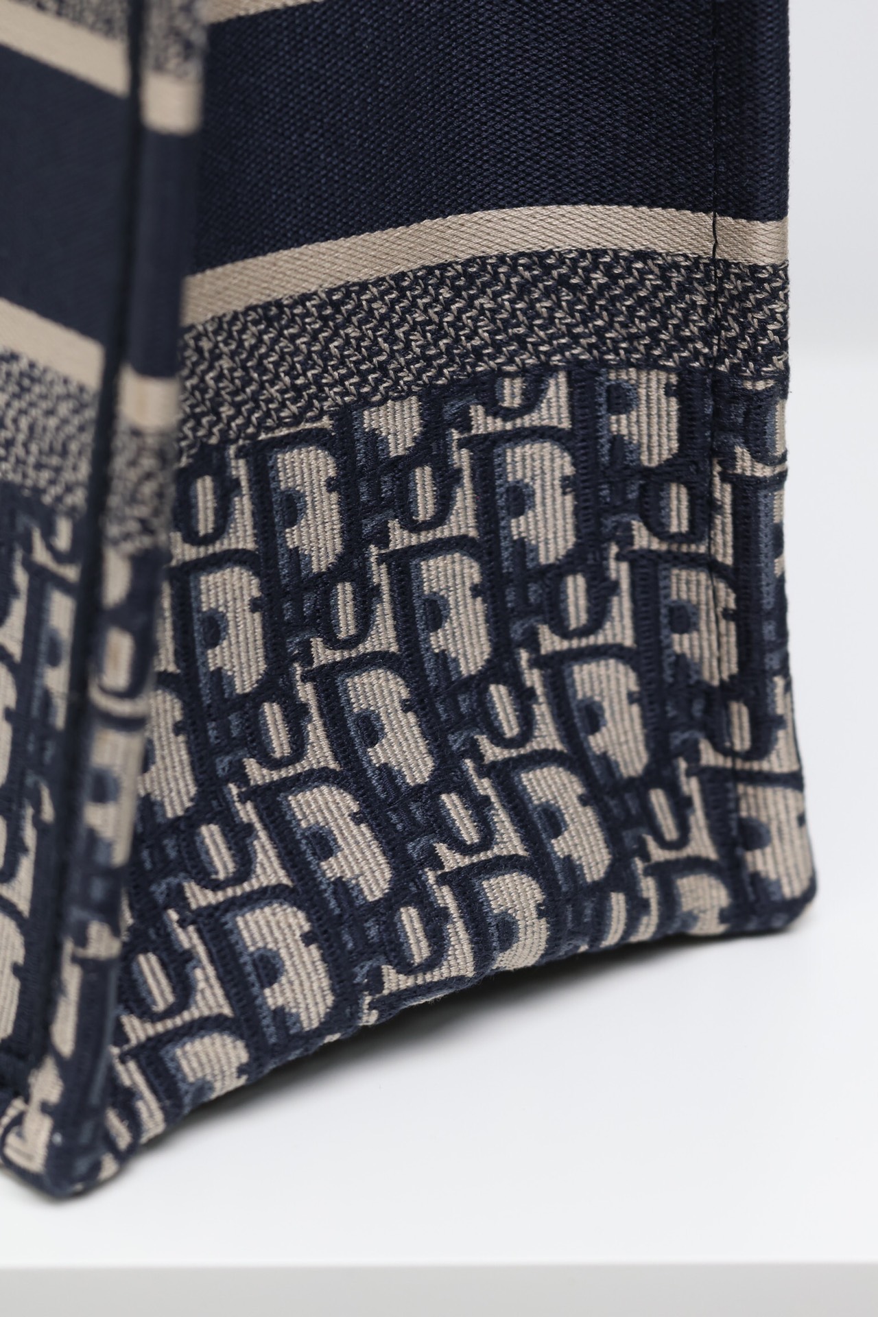 最高級ディオールスーパーコピー ディオールバッグコピー Dior Book Tote バッグ ミディアム M1296ZRIW_M828 ブルー×ホワイト - 画像 (5)