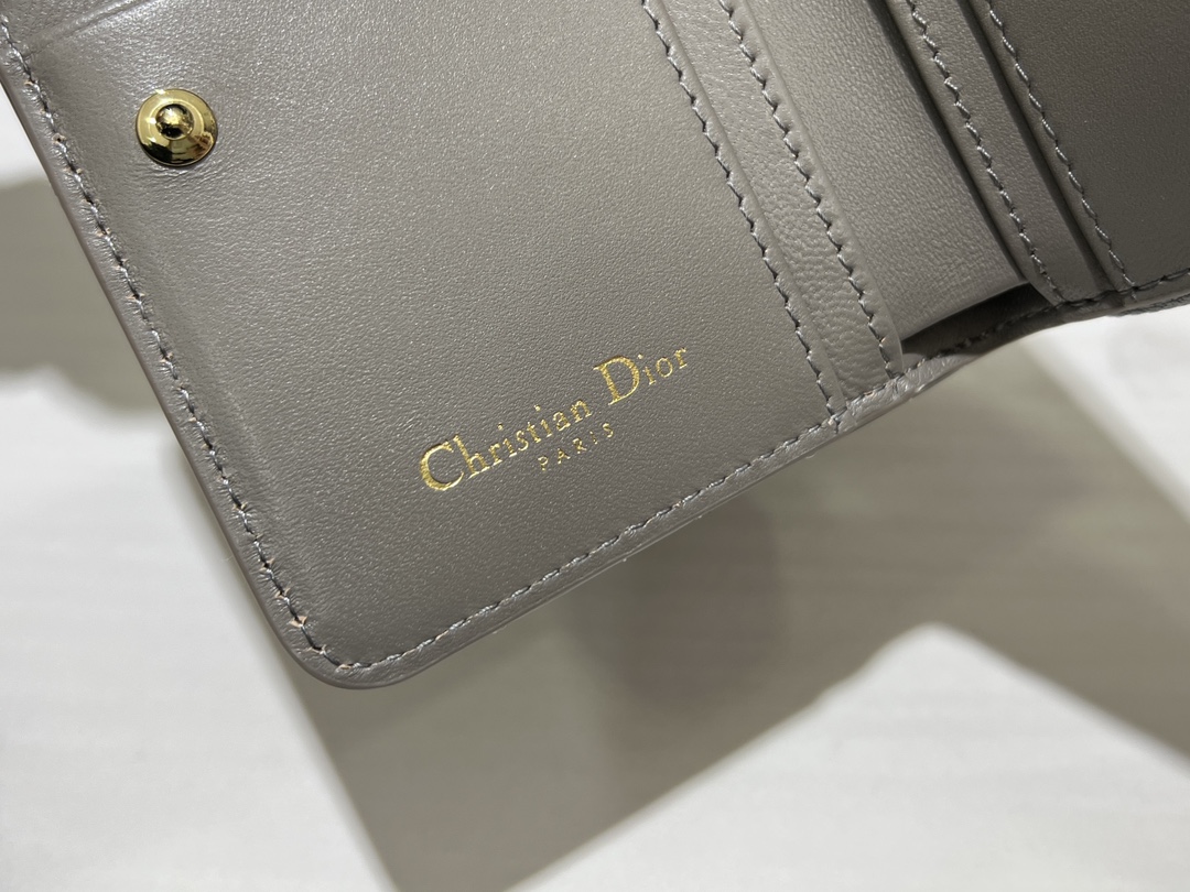 最高級ディオールスーパーコピー ディオール財布コピー Dior Caro Scarlet ウォレット S5032UWHC_M116 グレー - 画像 (2)