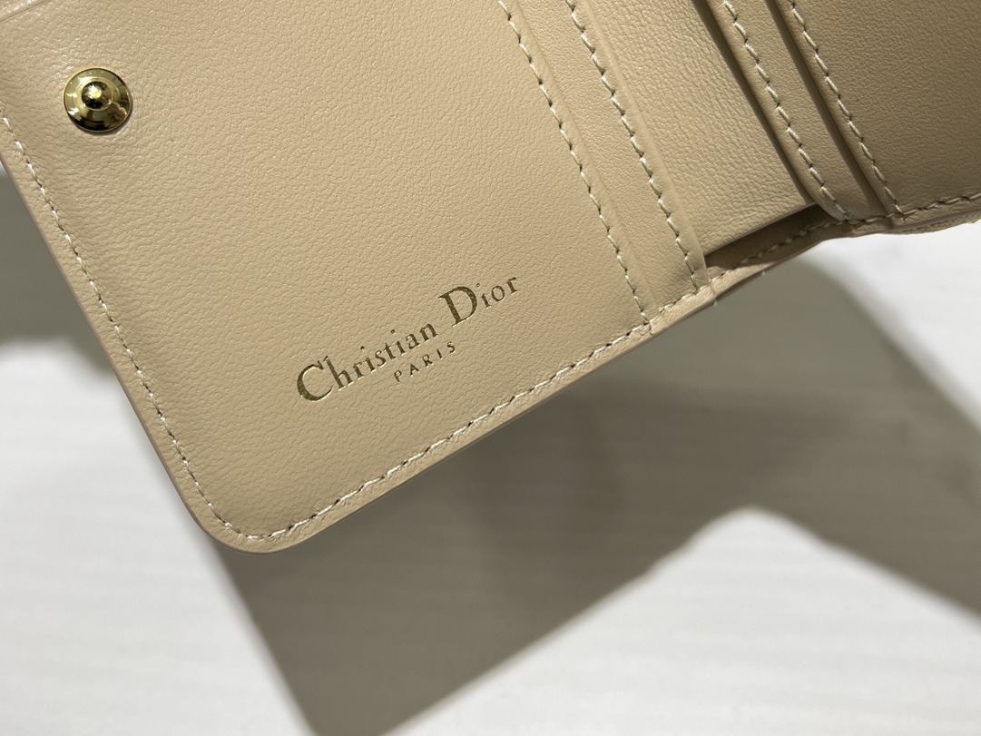 最高級ディオールスーパーコピー ディオール財布コピー Dior Caro Scarlet ウォレット S5032UWHC_M918 ベージュ - 画像 (6)