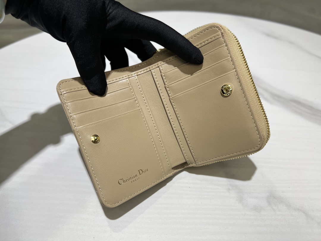 最高級ディオールスーパーコピー ディオール財布コピー Dior Caro Scarlet ウォレット S5032UWHC_M918 ベージュ - 画像 (2)