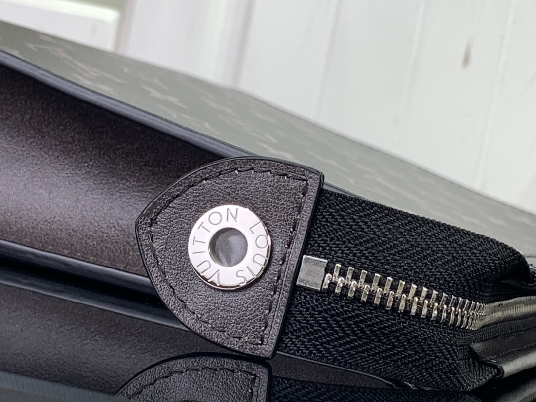 ルイヴィトン クラッチバッグ 新作 Louis Vuitton ポシェット・ヴォワヤージュ MM ブラック / ホワイト M11764 牛革 シルバー金具 - 画像 (6)