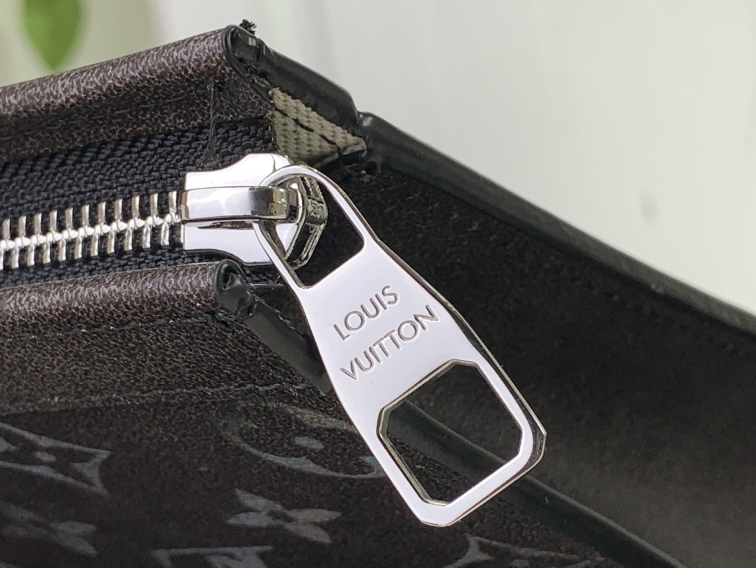 ルイヴィトン クラッチバッグ 新作 Louis Vuitton ポシェット・ヴォワヤージュ MM ブラック / ホワイト M11764 牛革 シルバー金具 - 画像 (5)