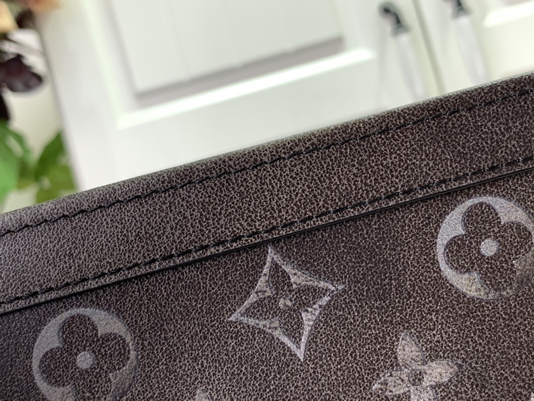 ルイヴィトン クラッチバッグ 新作 Louis Vuitton ポシェット・ヴォワヤージュ MM ブラック / ホワイト M11764 牛革 シルバー金具 - 画像 (4)