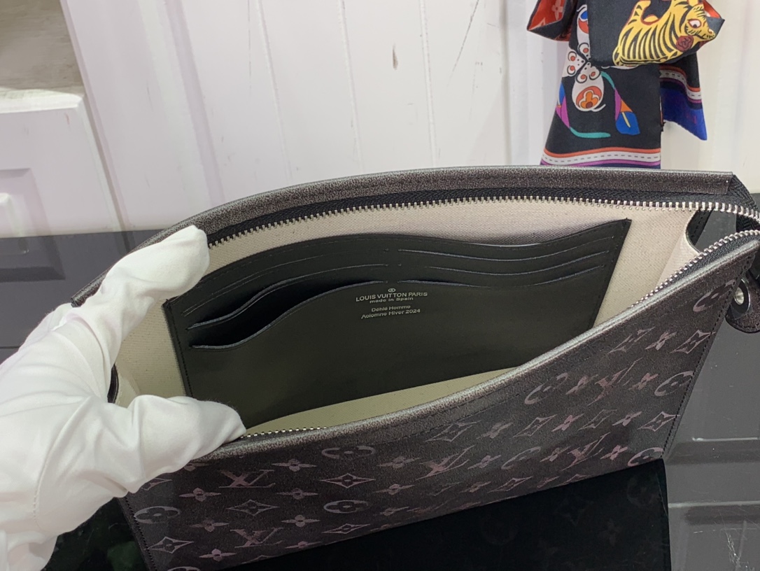 ルイヴィトン クラッチバッグ 新作 Louis Vuitton ポシェット・ヴォワヤージュ MM ブラック / ホワイト M11764 牛革 シルバー金具 - 画像 (2)