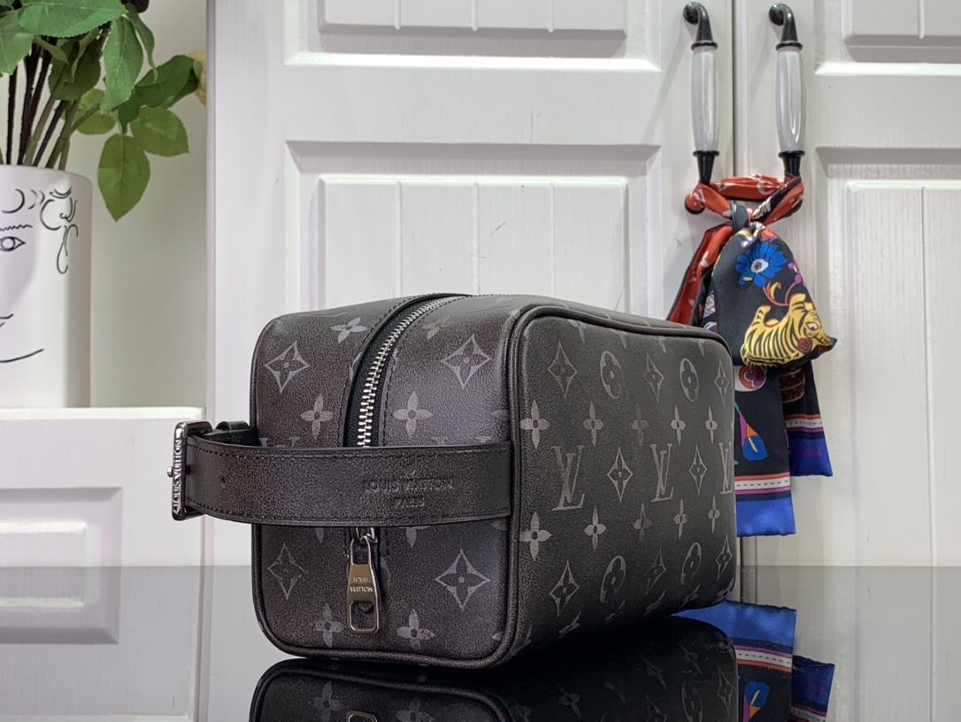 ルイヴィトン バスルームポーチ 新作 Louis Vuitton ロッカー ドップ・キット ブラック / ホワイト M11670 牛革 シルバー金具 - 画像 (9)