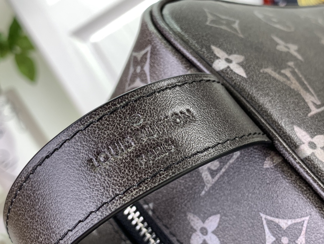 ルイヴィトン バスルームポーチ 新作 Louis Vuitton ロッカー ドップ・キット ブラック / ホワイト M11670 牛革 シルバー金具 - 画像 (7)